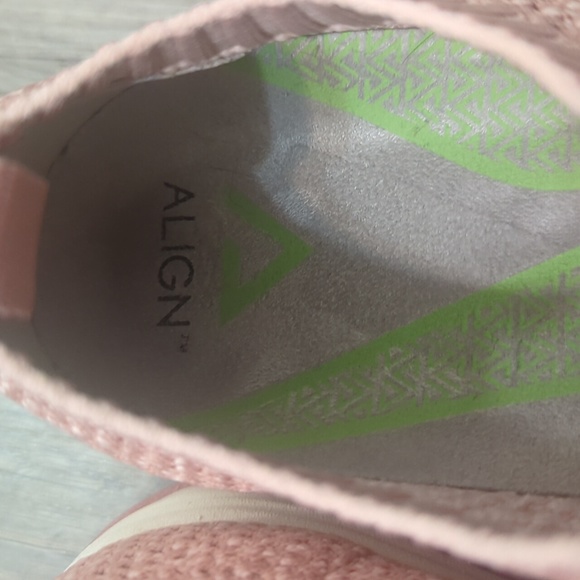 Align Knit Bungee Slip On Torri Sneakers - Picture 3 of 9